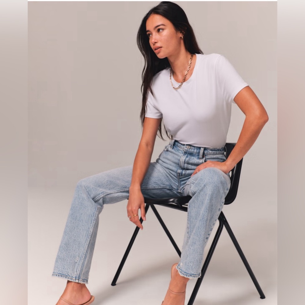 NWT - ABERCROMBIE & FITCH ‘90s Straight Ultra High Rise Jeans, Size 8/29 short